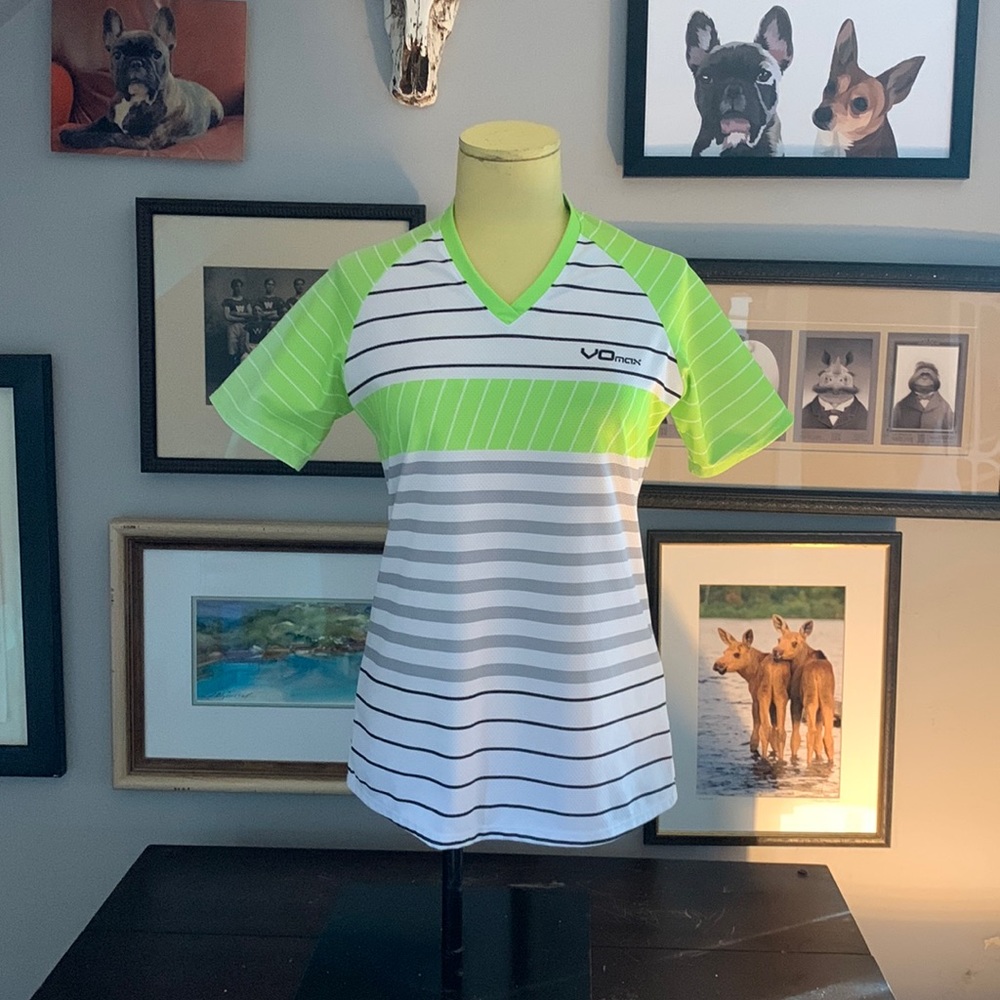 Vomax V neck shirt